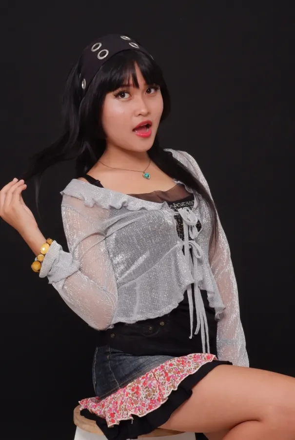 Contoh foto dengan latar hitam di studio SnapHeaven Bekasi
