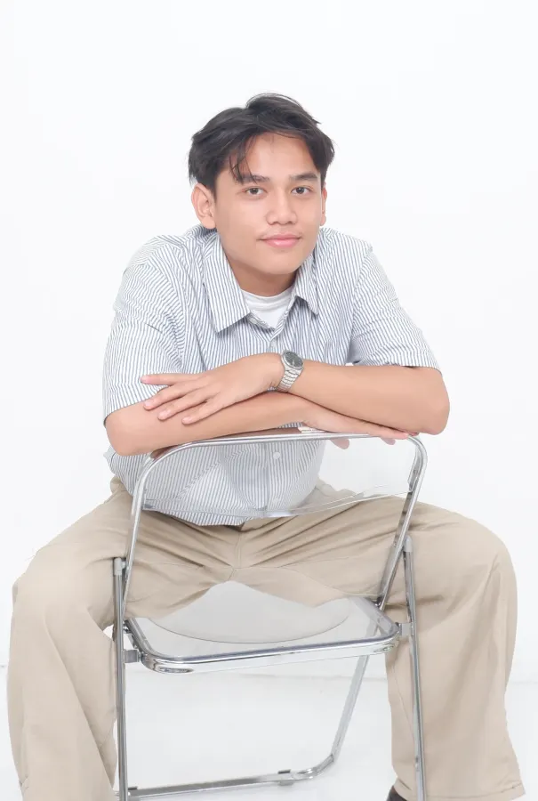 Contoh foto dengan latar putih di studio SnapHeaven Bekasi